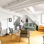 Les Savournins Paris - St-Honore - Appart Prive