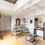 Les Savournins Paris - St-Honore - Appart Prive